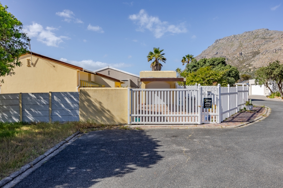 2 Bedroom Property for Sale in Lakeside Western Cape